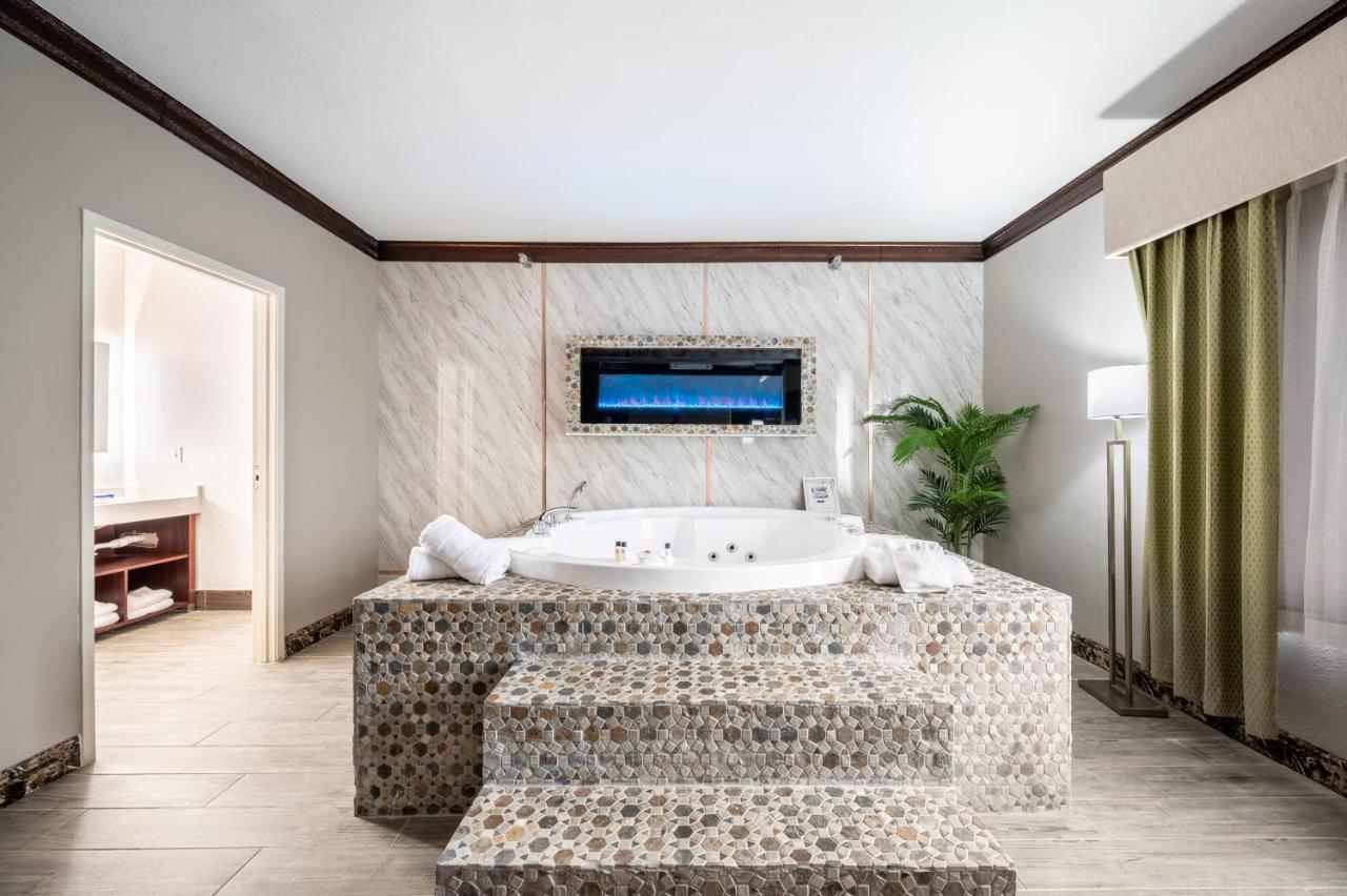 The Leo Collection Detroit, Ascend Hotel Collection Lincoln Park Екстериор снимка